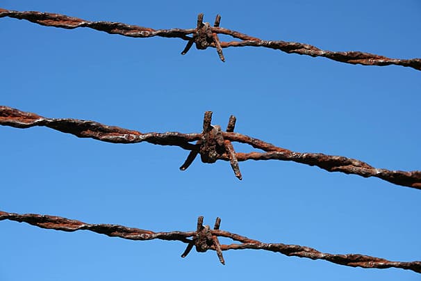 pngtree-rusty-barbed-wire-security-fence